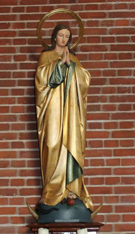 Marienfigur in der Kirche vorne links